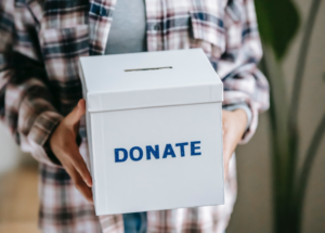 Sammelbox mit Aufschrift donate